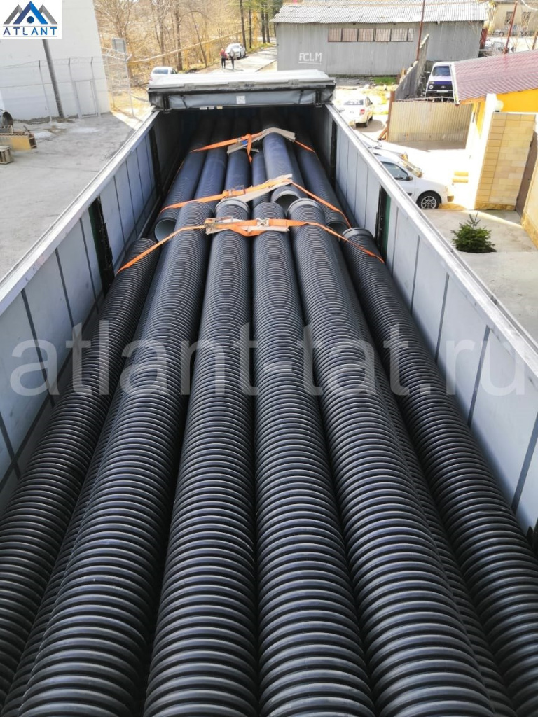 Отправка гофрированных труб Гофрир в фуре сверху.jpg